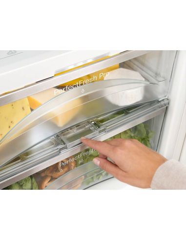 MIELE KFN 37682 iD Интегрируемый холодильно-морозильный шкаф