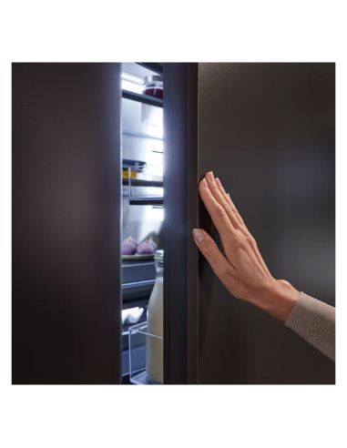 MIELE KFMC 3834 R 70cm MasterCool Must Integreeritud külmik-Sügavkülmik
